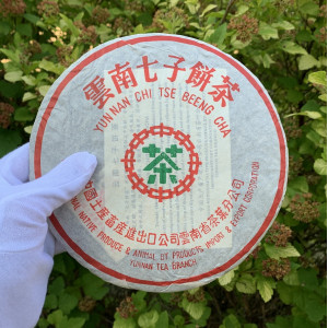 Элитный Шу пуэр Yunnan Chi Tse Been Cha 2005 года блин 357 г